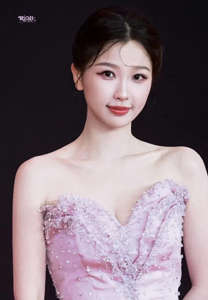 虞书欣“黑料”被扒深陷舆论危机，这回是真的要塌房了？