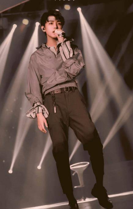 国内男明星的肌肉，还得靠这群年过50岁的老戏骨顶着