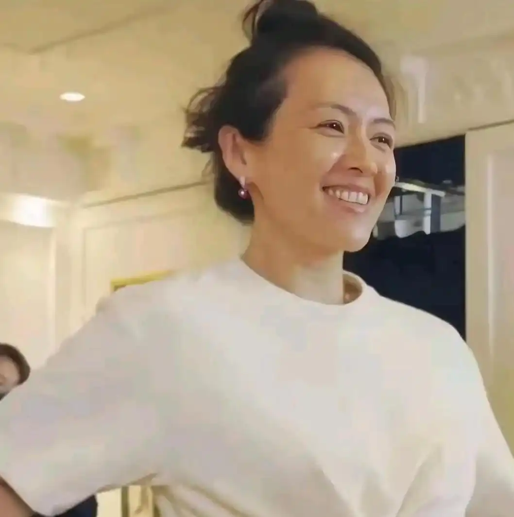 娱乐圈真实素颜_明星卸妆前后颜值对比_国内雀斑多的女明星